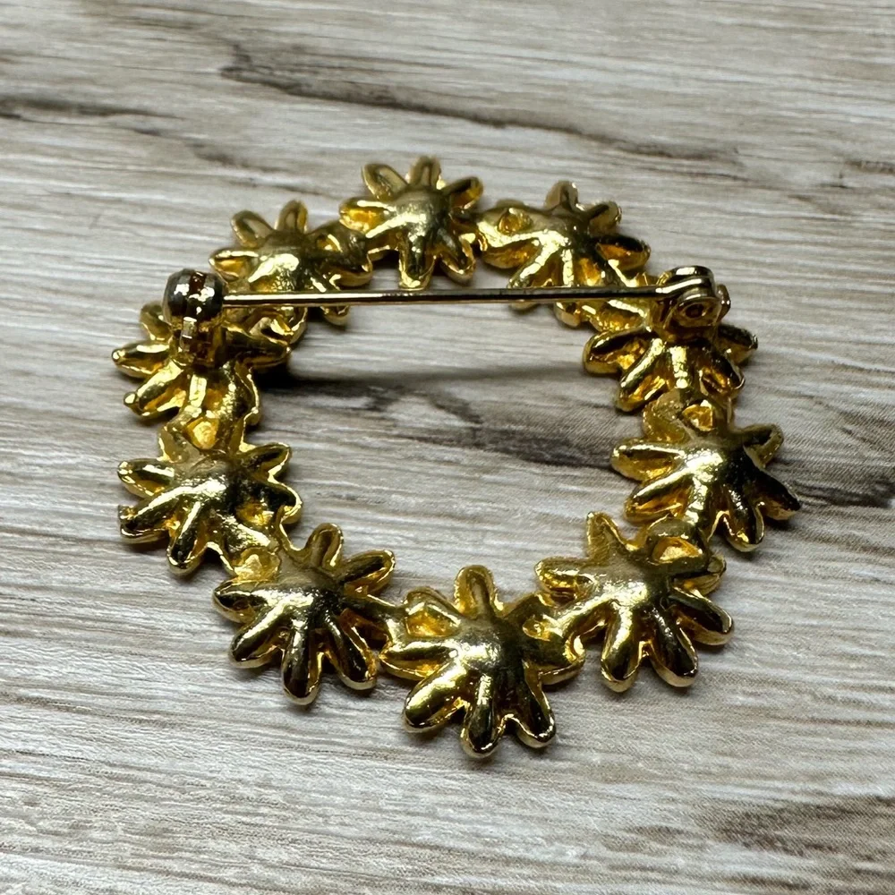 Gold Filled Vintage Floral Brooch With Purple Shade‎ Rhinestones
